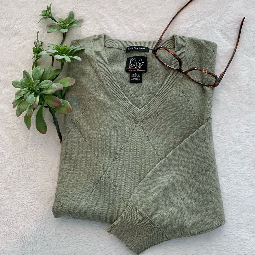 Joseph A Bank pale green 100% Pima Cotton long sleeve V-neck sweater.  Size L.